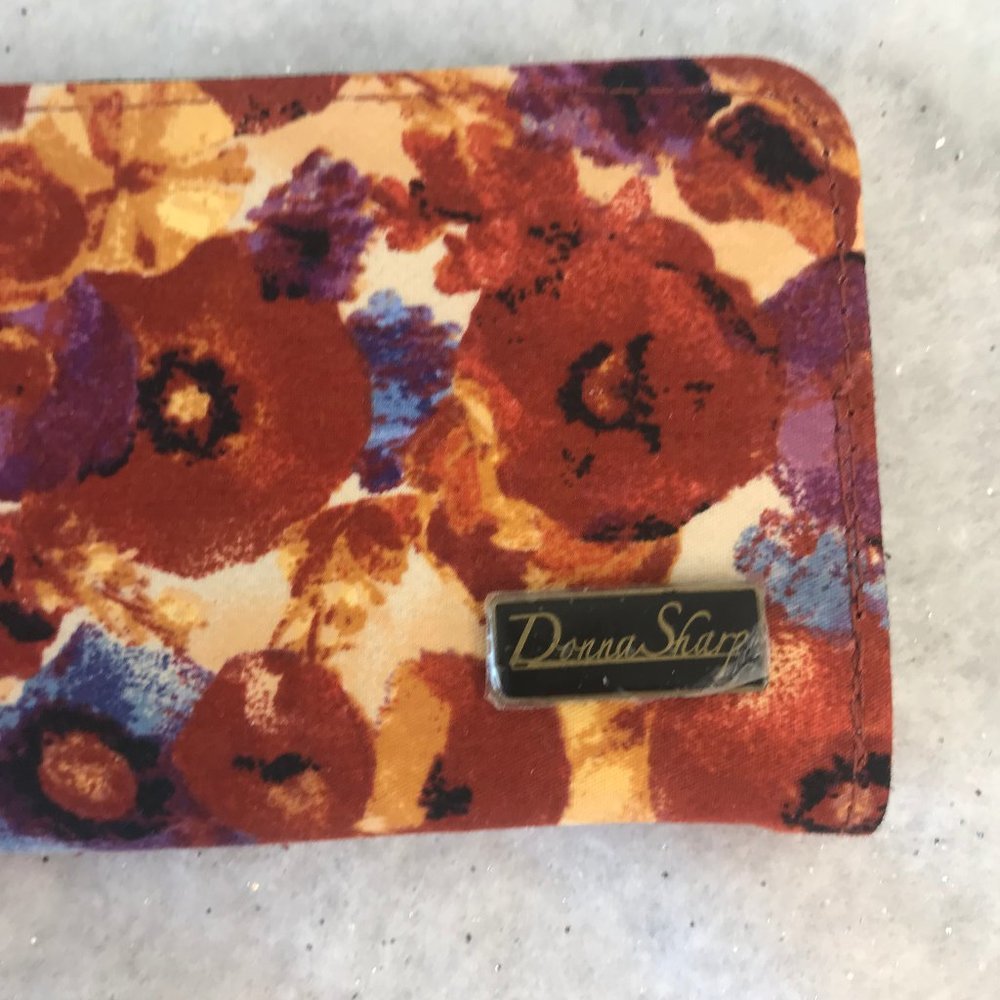 Donna Sharp Wallet - Picture 2 of 4